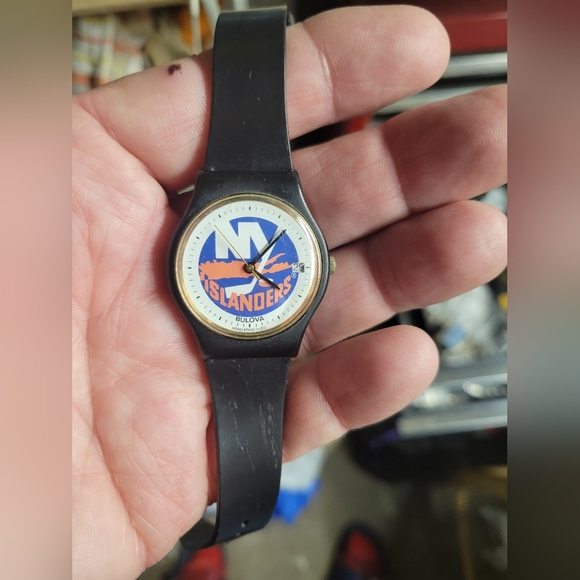 Vintage Bulova NHL New York Islandsers hockey team watch - Picture 5 of 5